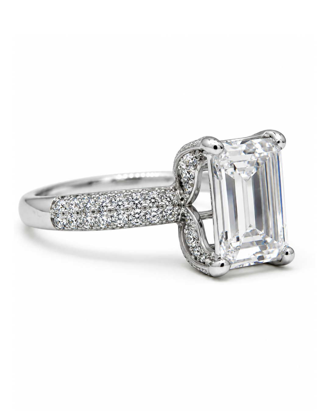 Lavish Emerald Silver Ring