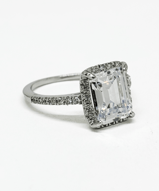 Lavish Emerald Halo Ring