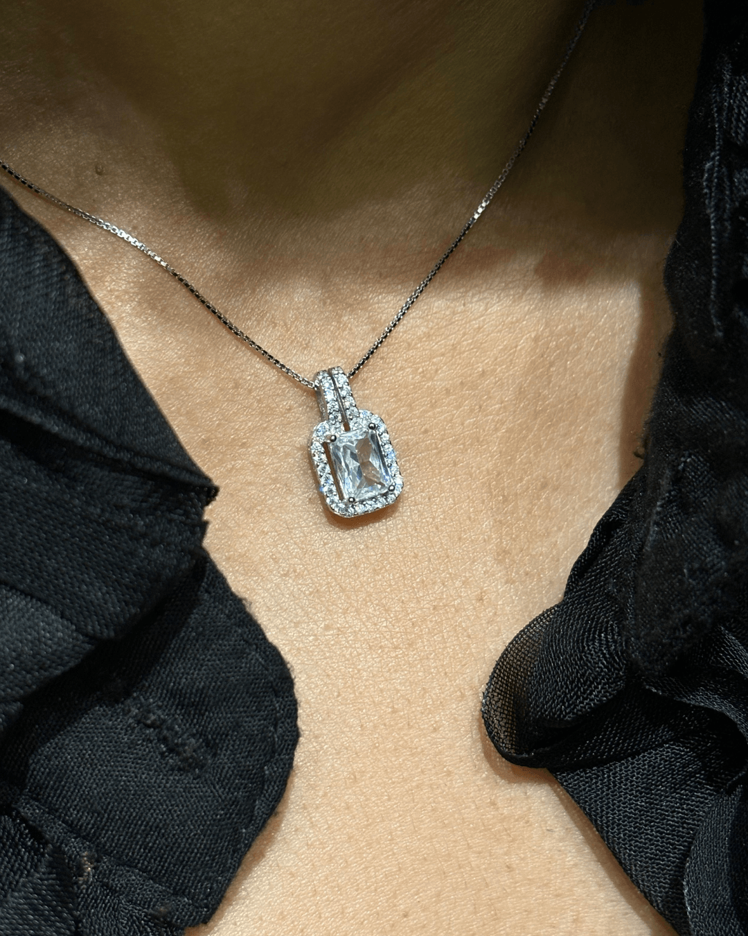 Spark White Silver Necklace