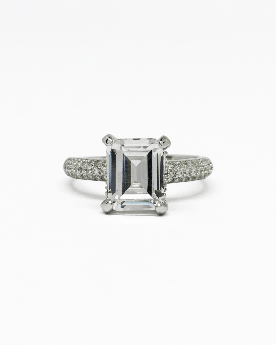 Lavish Emerald Silver Ring