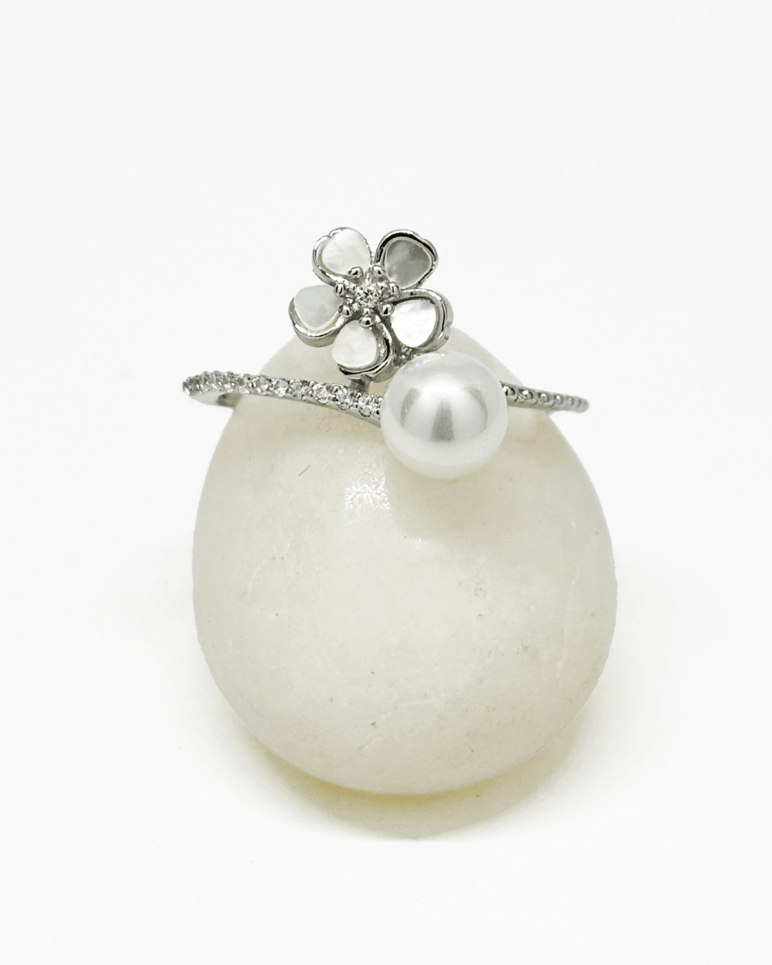 Flower & Faux Pearl Ring