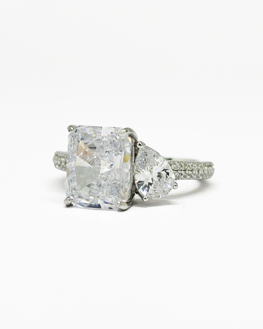 Radiant & Pear Toi Et Moi Ring